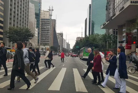 Semana começa com temperaturas variando de 10°C a 25°C em São Paulo