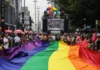 Parada LGBT+ reforça distância da direita e contrasta com Marcha para Jesus