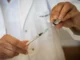 Vacinas contra covid-19 serão atualizadas para acompanhar novas variantes