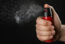 Mulheres podem comprar e usar spray de pimenta para defesa pessoal