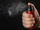 Mulheres podem comprar e usar spray de pimenta para defesa pessoal