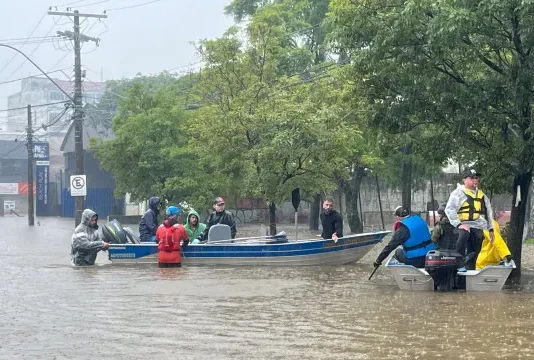 Defesa Civil alerta para risco muito alto de inundação no RS