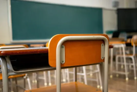 Mensalidade escolar deve ter aumento de 7% a 11% em 2027, aponta estudo
