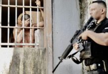 Pessoas negras são o alvo de 60% dos gastos com prisões em 25 estados e no DF, diz estudo