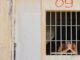 Com auxílio-reclusão restrito, famílias de encarcerados gastam R$ 4 bi por ano em visitas