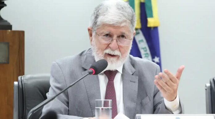 Lula e Trump: entre a crise e a negociação – com Celso Amorim