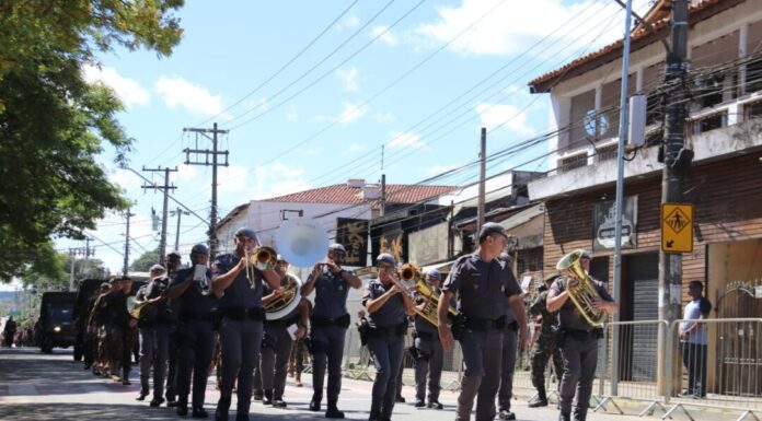 Desfile de Brigadeiro Tobias reúne público de 15 mil pessoas neste domingo (18)